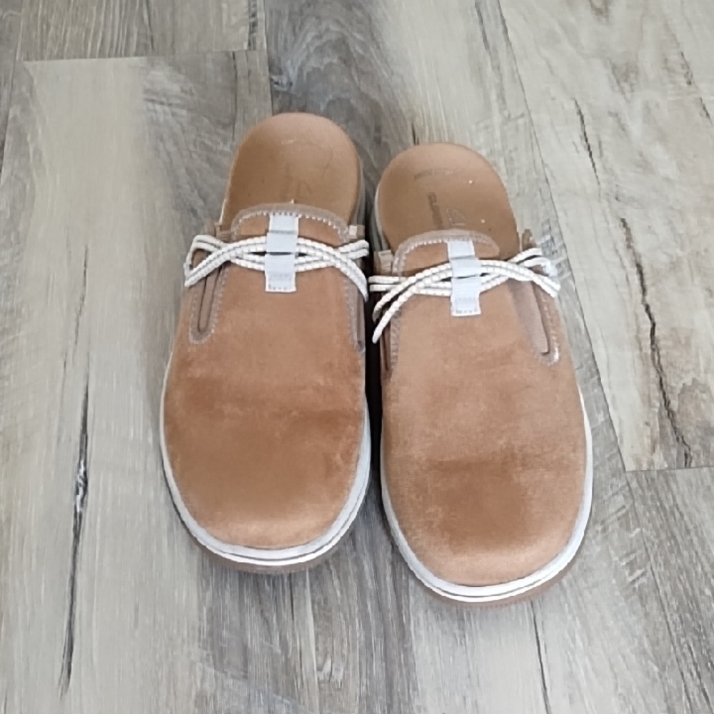 Clarks Women's Cloudsteppers Brown Slip-On Loafers. Very Comfortable!!